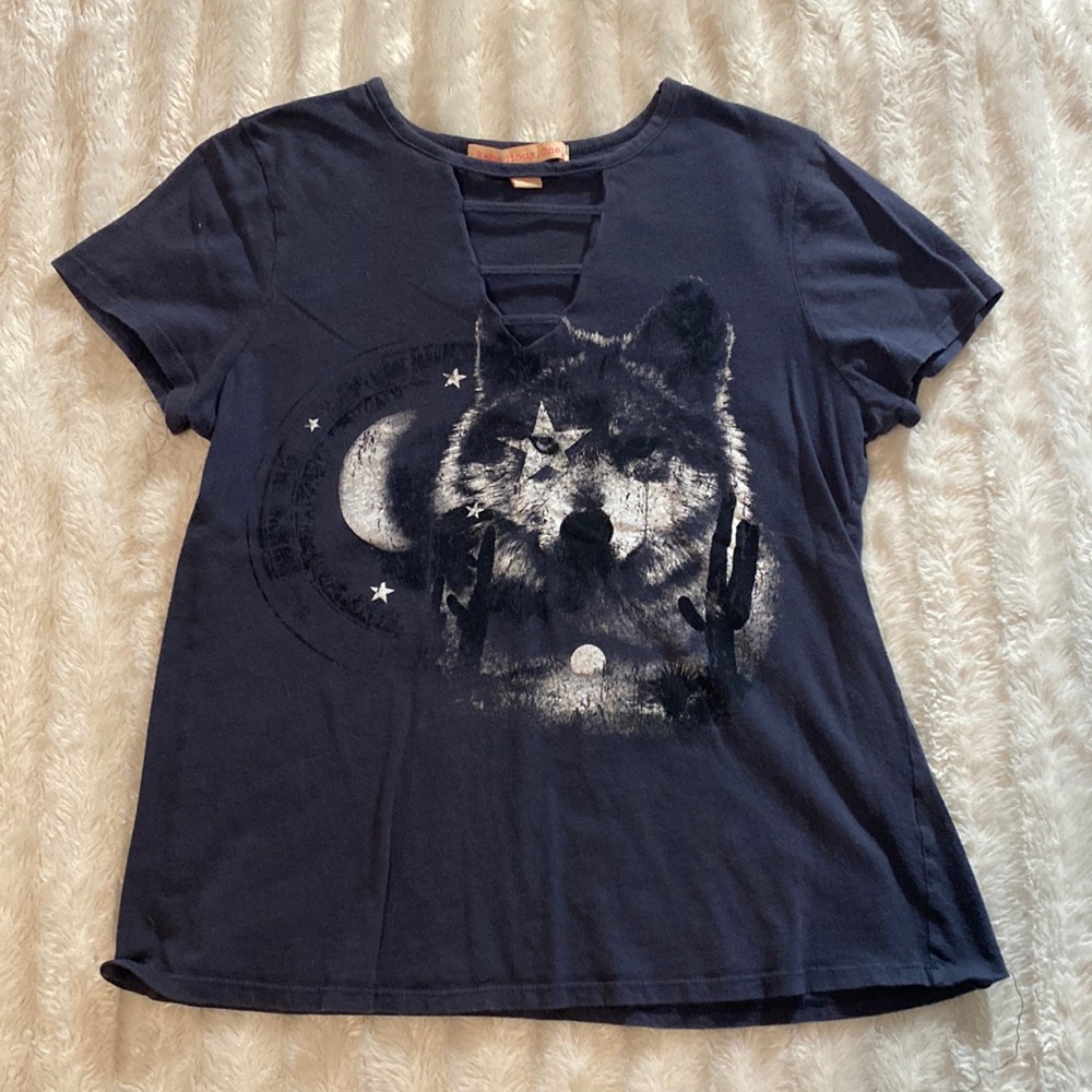 Wolf cut out short sleeve shirt casual gray t shirt size large